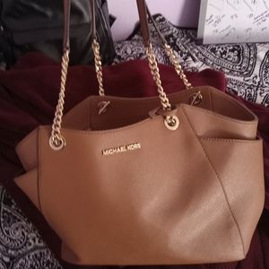 Brown MK purse like new only used a few tims